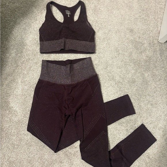 Athleta Pants - Like new Small Athleta Twilight Tight and matching Sports Bra